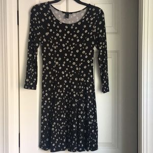 FOREVER 21 Daisies Black dress